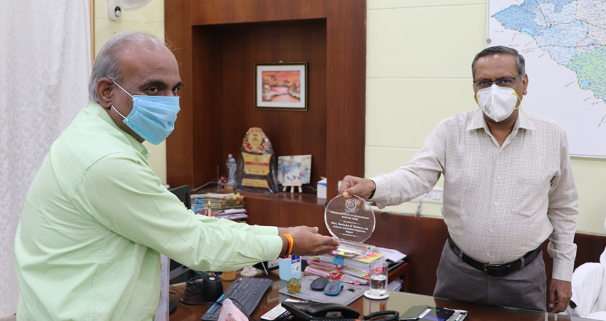 Prof Metri with Shri. R H Thakare,...