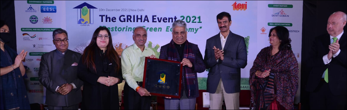 IIM Nagpur State of the Art New Campus received GRIHA 4 Star LD Award. Dr. Bhimaraya Metri, Director receiving GRIHA 4 Star Award for IIM Nagpur – State of the Art New Campus, from Shri Bhupender Yadav, Hon’ble Minister of EFCC, Govt. of India