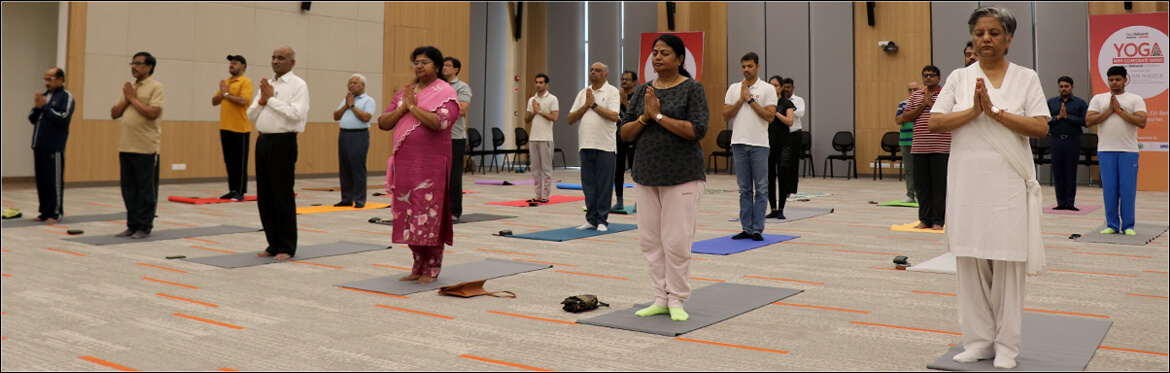 ‘Yoga with Corporate Gurus’ event held at IIM Nagpur