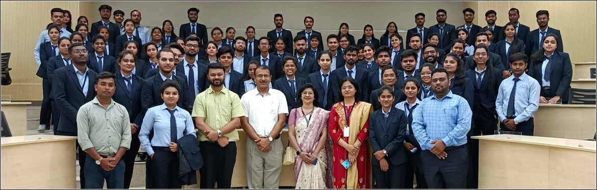 74 MBA students from DMSR, GS College & three faculty members visited IIM Nagpur on May 16